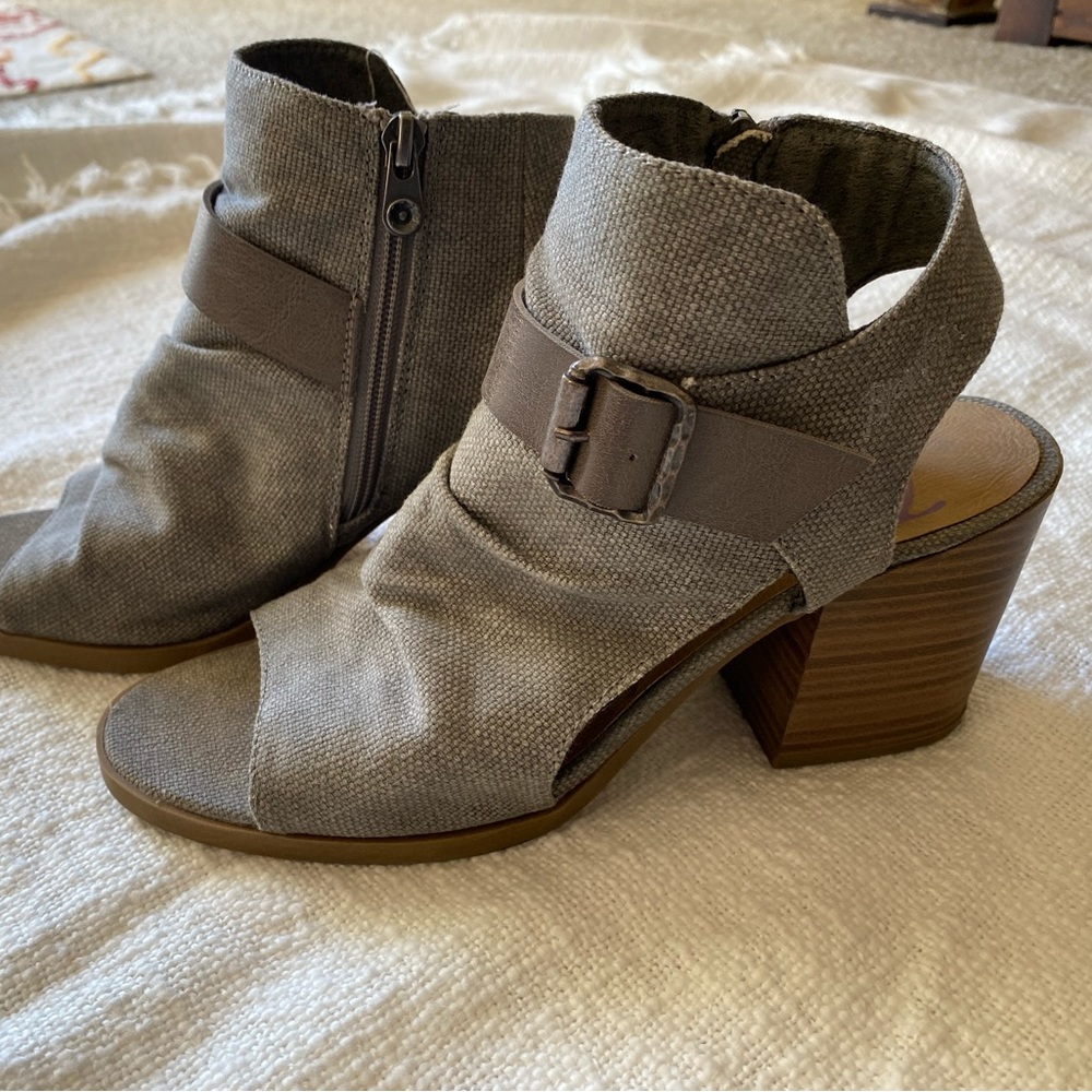 Ankle length boots/sandals.